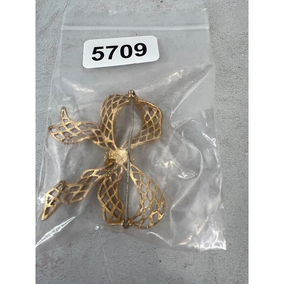 Vintage Bow Bolo Tie Women’s Gold Tone Lapel Pin/ Diamond Pattern - Picture 6 of 6